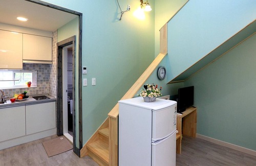 Pyoseon House | Seogwipo Haevichipoonggyeong Pension
