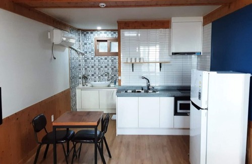 Pyoseon House | Seogwipo Hayanunduk Pension