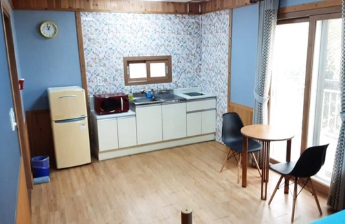 Pyoseon House | Seogwipo Hayanunduk Pension