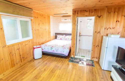Pyoseon House | Seogwipo Hwamok Pension