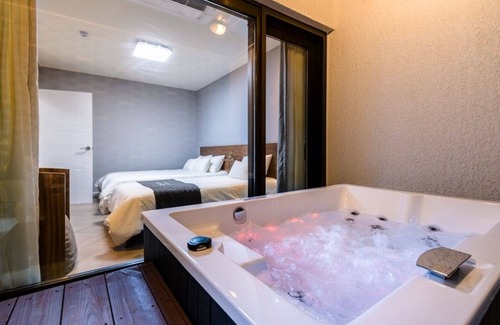Pyoseon House | Seogwipo Modeul Spa Pension