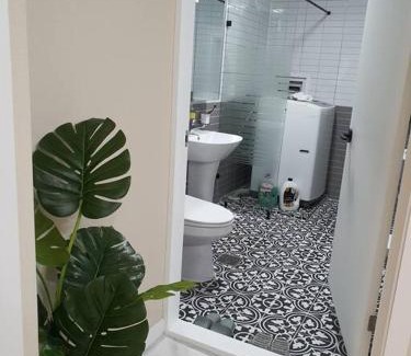 Seongbuk-dong Apartment | 'Seongbuk Castle Suites' 5 Bedroom, castle-wall view,
