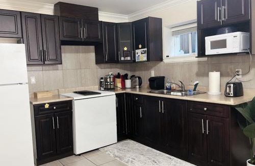 Burnaby House | Separate Entry Private 2 Bedrooms Free Parking Near Skytrain Metrotown
