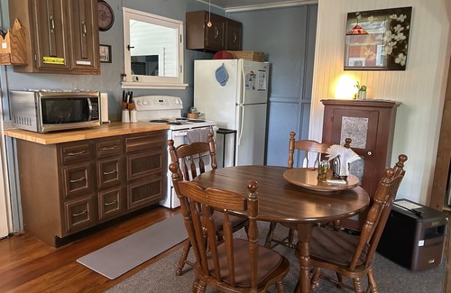 Lakeville Cottage | Sept 12-14&Oct 1-3 for Loudonville Street Fair-Lakefront Cottage at O'Dells Lake