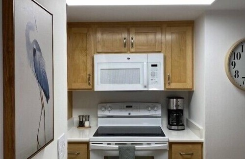 Orange Beach Condo | SEPT 7-12 DISCOUNT! Right on the beach! Sleeps 4! Umbrella,2chairs,2beachtowels