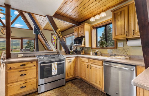 Baderville Cabin | Sept. Availability |4bdr | Mountain Views