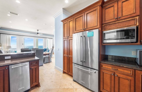 Delos House | Sept-Oct Reduced!*On Beach*2 Pools*Elevator!