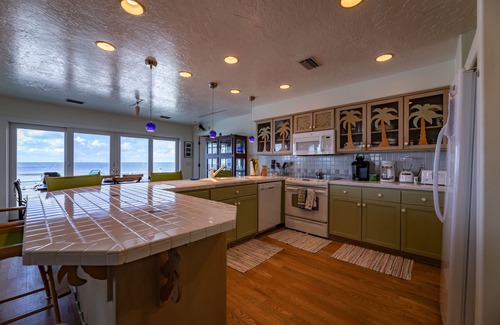 Anna Maria House | SEPT,-OCT. SPECIALS, BEACHFRONT, PRIVATE BEACH ON THE WATERFRONT, Bring your dog