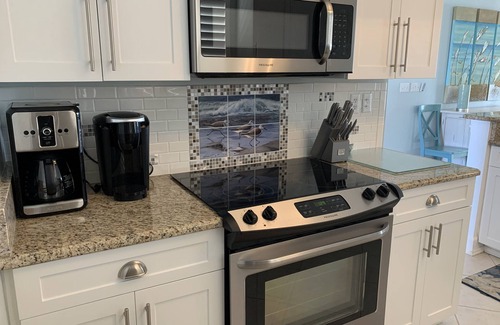 Navarre Beach Condo | September discounted! Dates with beach service included until the end of Oct.