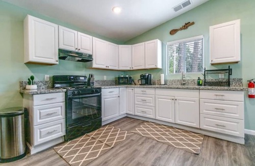 Springville Cottage | Sequoia Blue Cottage🌳Nat'l Forest🧗 Lake 💦Mts🏔