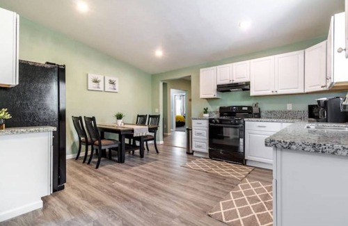 Springville Cottage | Sequoia Blue Cottage🌳Nat'l Forest🧗 Lake 💦Mts🏔