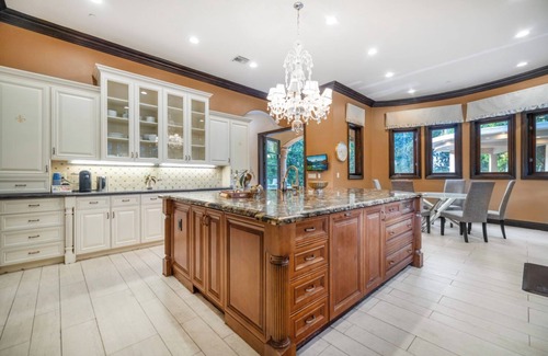 Tarzana Villa | Serano Estate - Elegant Mediterranean Estate in the heart of Tarzana