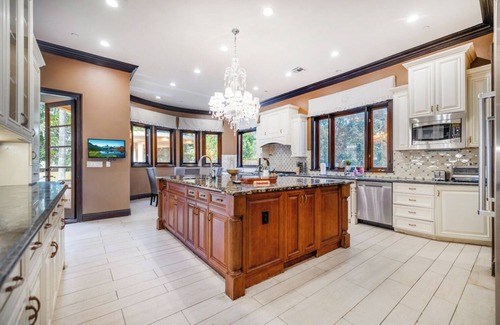 Tarzana Villa | Serano Estate - Elegant Mediterranean Estate in the heart of Tarzana