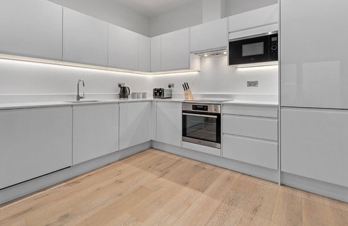Canbury Apartment | SERCASA ~ Appletree Court ~ Kingston {dos}