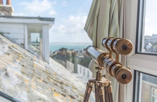 St Ives House | Seren House in the centre of beautiful St Ives with parking for two cars.