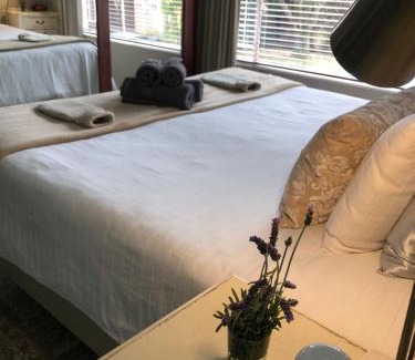 Die Boord House | Serendipity - 3 Bedroom home, jacuzzi & inside barbecue