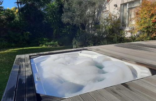 Die Boord House | Serendipity - 3 Bedroom home, jacuzzi & inside barbecue