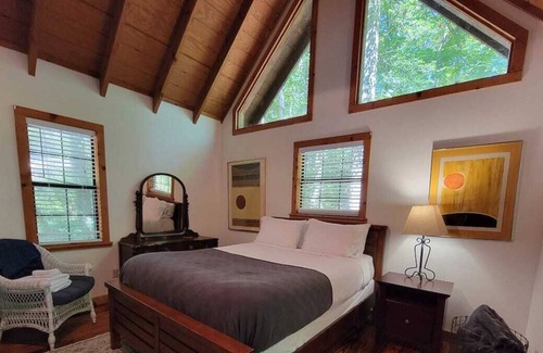 Suches Cabin | Serendipity - Cabin on Toccoa River w/Game Room & New Appliances and Furniture
