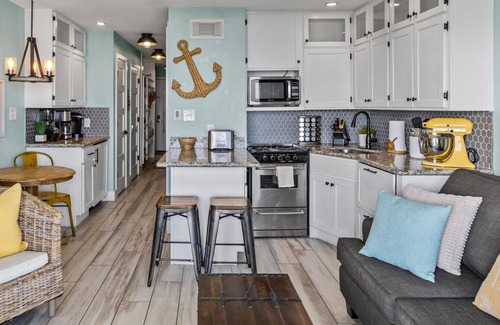 Galveston Condo | Serendipity Sunrise|Top-Floor Beachfront