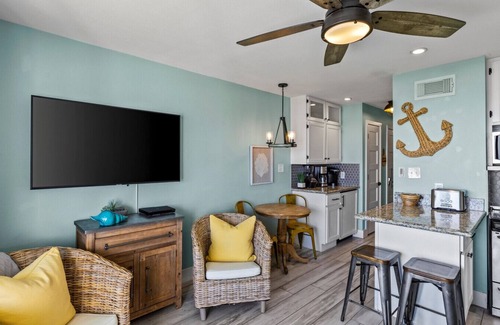 Galveston Condo | Serendipity Sunrise|Top-Floor Beachfront