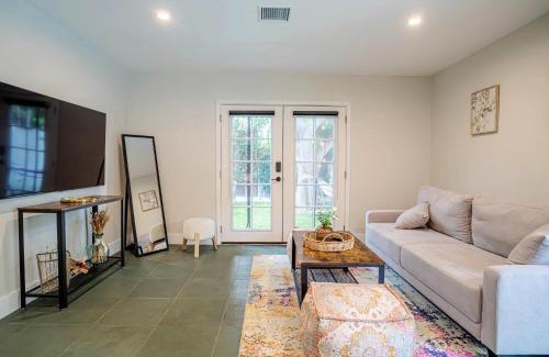 Sherman Oaks House | Serene 1 bed guest house with patio sleeps 6