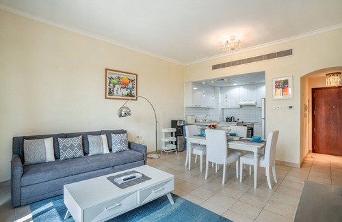 Dubai Investment Park Apartment | Serene 1 Bedroom - Lake Apartments Green Community