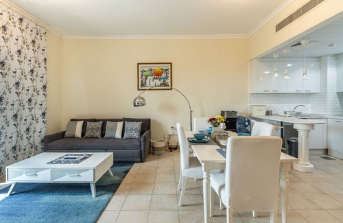 Dubai Investment Park Apartment | Serene 1 Bedroom - Lake Apartments Green Community