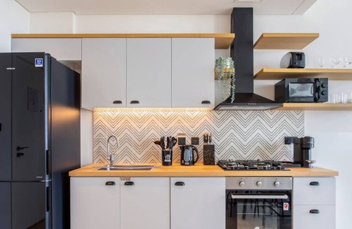 Dubai Apartment | Serene 1BR Getaway In Collective