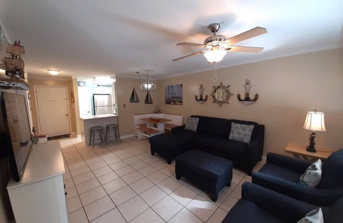 Fort Walton Beach - Destin House | Serene #202 - Cozy & Comfortable 5-minute walk to the BEACH