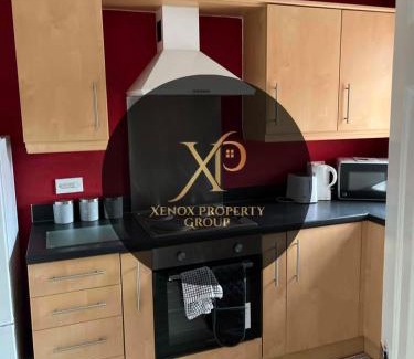 Newcastle-Under-Lyme Apartment | Serene 3-Bed Apartment - Park Views & Walking Distance to Royal Stoke Hospital