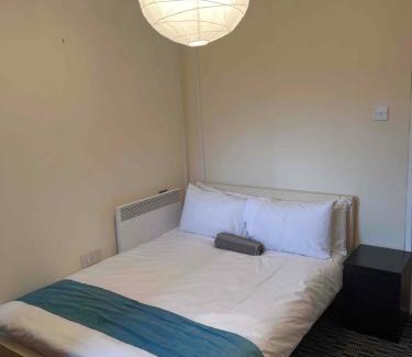 Newcastle-Under-Lyme Apartment | Serene 3-Bed Apartment - Park Views & Walking Distance to Royal Stoke Hospital