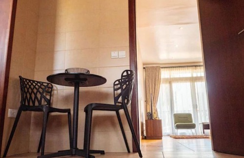 North Ridge Apartment | Serene 3BR Apt w/Pool/ Ridge/ Close to Airport