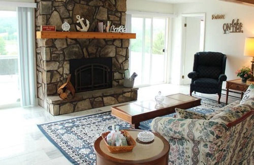 Alpine Lake House | Serene 3BR Lake House w/ breathtaking view