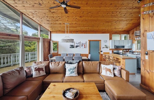 Andover House | Serene 4-BR Retreat 10 Mins to Okemo