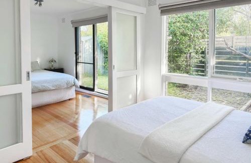 Frankston House | Serene 4Bed2Bath House w Parking Near Mornington Peninsula