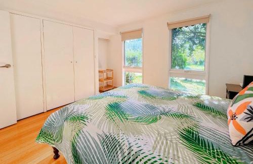 Frankston House | Serene 4Bed2Bath House w Parking Near Mornington Peninsula