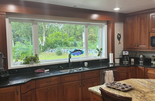 Mid-Hillside House | Serene 5-bedroom estate in Anchorage