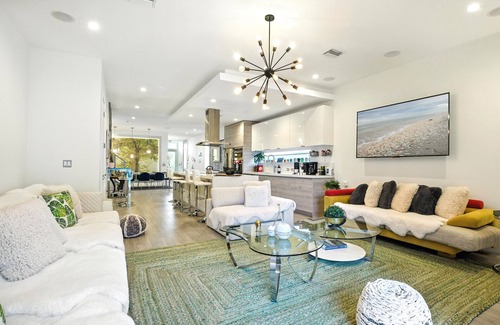 Coral Way House | Serene 5-bedroom house with heated pool in Miami
