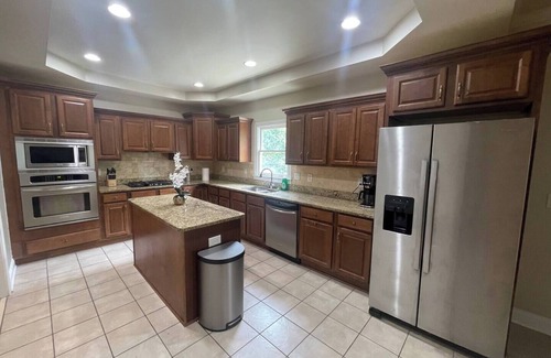Atlanta House | Serene 8-bedroom house with AC in vibrant Atlanta