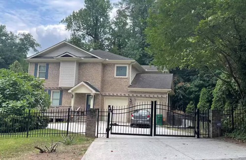 Atlanta House | Serene 8-bedroom house with AC in vibrant Atlanta