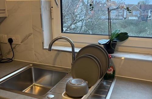 Dagenham Apartment | Serene apartment with WiFi in charming Dagenham