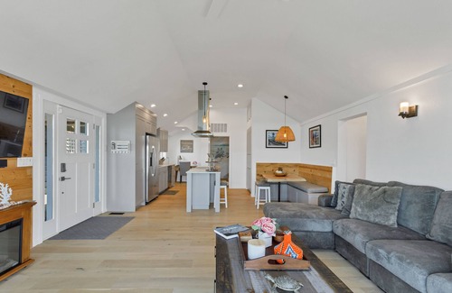 Northeast Tacoma House | Serene Beach House