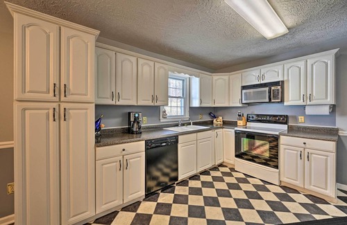 Piper Gap House | Serene Blue Ridge Getaway in Galax w/Yard!