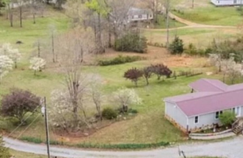 Tellico Plains RV Rental | Serene boondocking in Tellico Plains