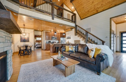 Broken Bow Cabin | Serene Broken Bow Cabin w/Hot Tub & Fire Pit!