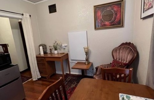 Claremont House | Serene & Charming Private Suite Patio ~ Upscale Berkeley