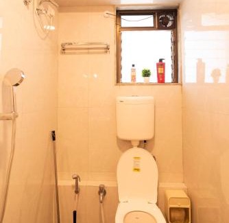 Santacruz Apartment | Serene, Chic & Sunlit 2BHK near Airport & BKC