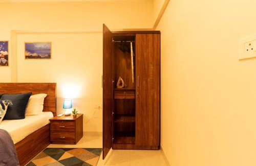 Santacruz Apartment | Serene, Chic & Sunlit 2BHK near Airport & BKC