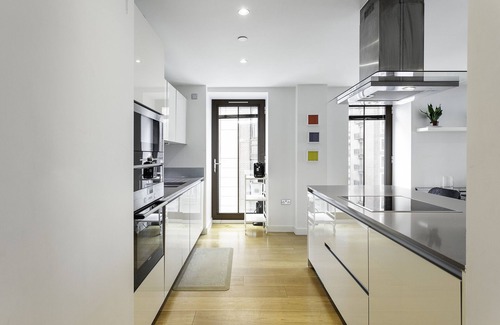 Vincent Square Apartment | Serene Cityscape: 2BR Luxury Westminster Apartment