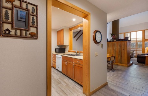 Keystone Condo | Serene Condo Surrounded by Nature, 5-Min Drive to Ski Village. PET FRIENDLY!